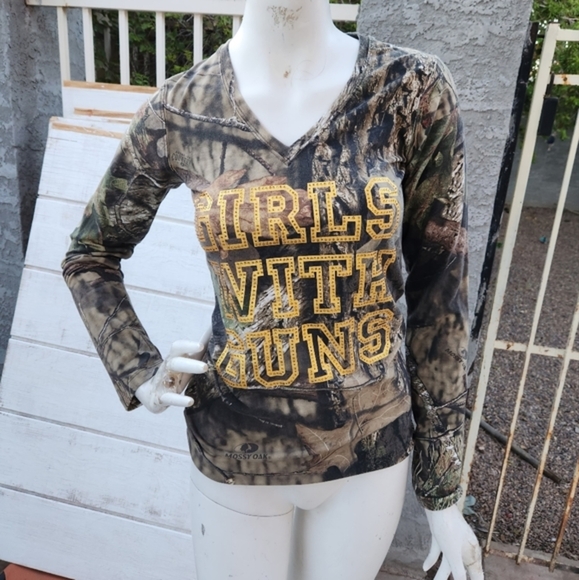 GIRLS WITH GUNS GWG Camo Print Long Sleeve V Neck Shirt - Picture 6 of 8